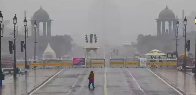 After rains, the weather in Delhi-NCR has become cold, coolers and ACs have been switched off at night.