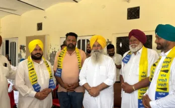 Another setback for Akali Dal in Lambi constituency, half a dozen families including traditional Akali leaders join AAP