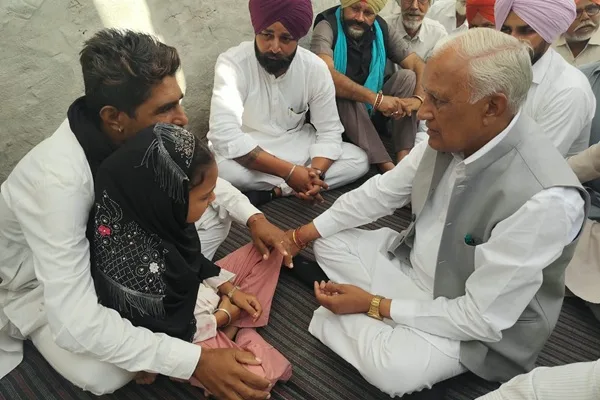 Cabinet Minister Barinder Kumar Goyal visited the homes of the families of the victims of the Alisher accident.