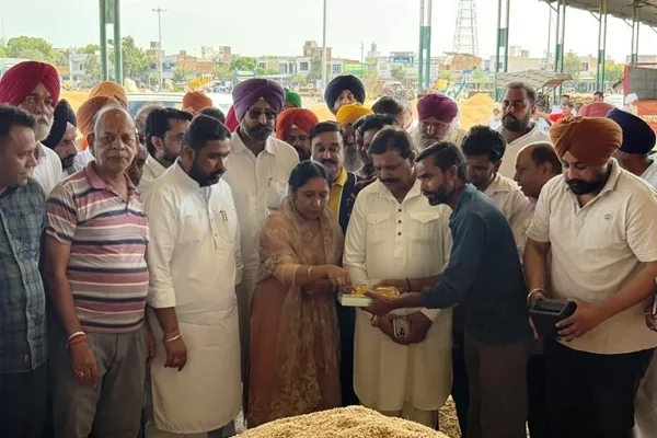 Cabinet Minister Dr. Baljit Kaur inaugurated the government procurement of paddy at Malout Mandi.