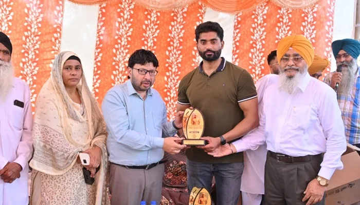 Cabinet Minister Dr. Ravjot Singh inaugurated 'Chief Minister's Village Gym' in village Bassi Maruf Sialan