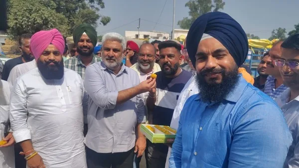 Cabinet Minister Harbhajan Singh ETO launches government procurement of paddy in Gehri Mandi