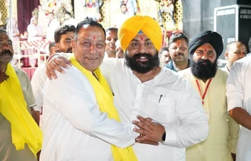 Cabinet Minister Harjot Singh Bains attended the Sri Sai Sandhya event.