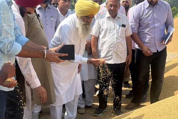 Cabinet Minister S. Khudiyan inaugurated the government procurement of paddy at Mandi Killianwali.