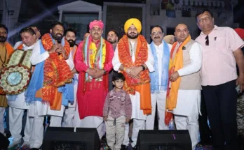 Cabinet Minister Tarunpreet Singh Saund participated in the procession of Bhagwan Valmiki Ji, paid homage with devotion.