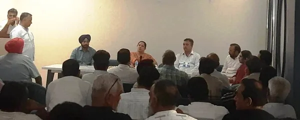 Deputy Commissioner visits Grain Market Fazilka, assures all possible assistance to farmers and agents