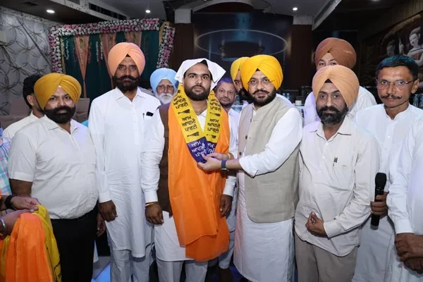 Dilpreet Benipal along with his colleagues joined AAP under the leadership of Cabinet Minister Tarunpreet Singh Saund.