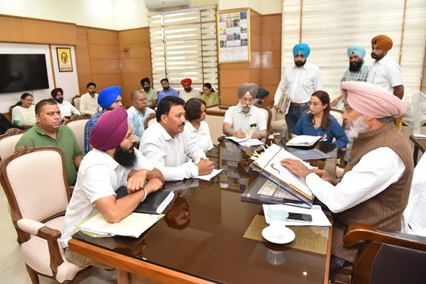 Finance Minister Cheema directs to immediately resolve demands of health department employees; Meetings held with 11 unions