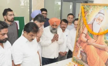 Flowers of homage were offered at Punjab Congress Bhawan on the occasion of the holy birth anniversary of Bhagwan Valmiki Ji.
