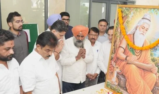 Flowers of homage were offered at Punjab Congress Bhawan on the occasion of the holy birth anniversary of Bhagwan Valmiki Ji.