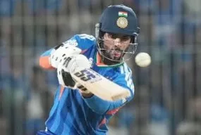 India, with a brilliant batting display, easily achieved the huge target of 226 runs in 19.4 overs, losing 6 wickets.