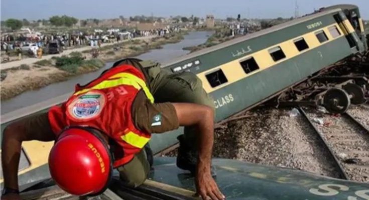 Major train accident in Pakistan: Passenger train derails near Multan, 5 dead and 30 injured