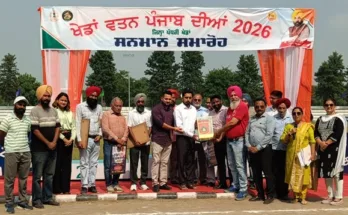MLA Advocate Dinesh Chadha distributed prizes to the winning players of Sports Watan Punjab.