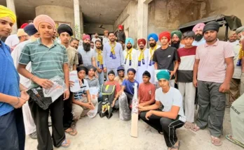 MLA Shari Kalsi distributed sports kits to young players at village Thikriwal Ucha
