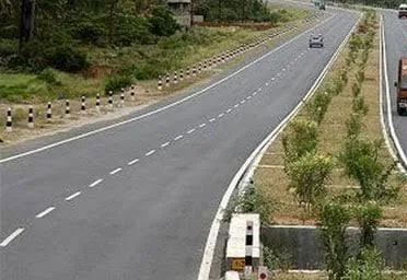 Motorists travelling on National Highway 80 in Lakhisarai, Bihar suffered a major setback.
