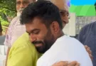 Naseeruddin Shah meets Abhijit Deepke, hugs CJP founder