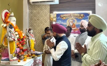National Sanitation Commission Vice Chairman Hardeep Singh meets sanitation workers in Sangrur