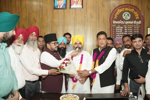 Newly appointed Chairman of Market Committee Sandor Eng. Sandeep Singh Waraich assumes office