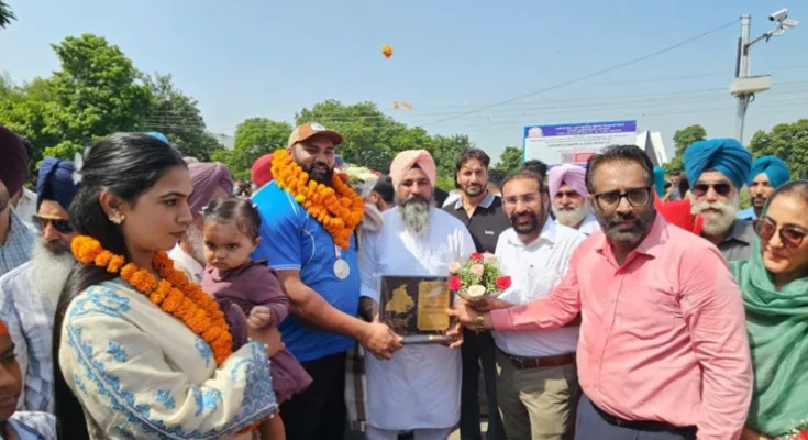 Olympian Tejinderpal Singh Toor receives a warm welcome as he returns to Patiala after winning his third consecutive medal at the Asian Games