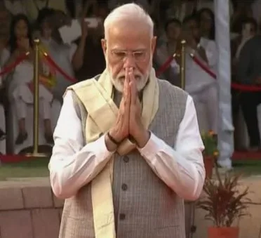 President Murmu, Prime Minister Narendra Modi and all dignitaries paid tribute to Mahatma Gandhi and Shastri ji
