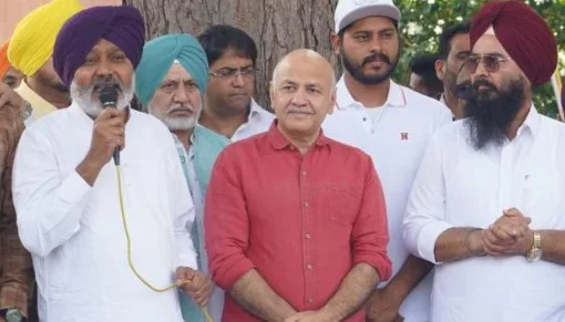The protest being held by the youth in Chandigarh on the call of the Central Joint Platform (CJP) is now also starting to receive political support.